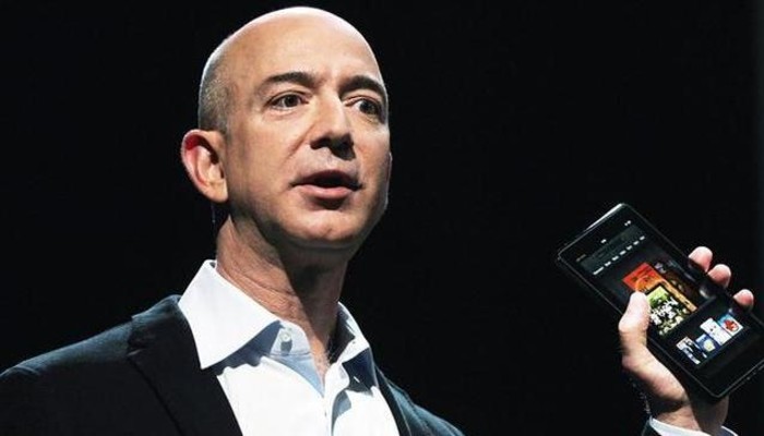 Top CEO Jeff Bezos holding a Kindle