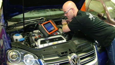 How to Become an Auto Electrician