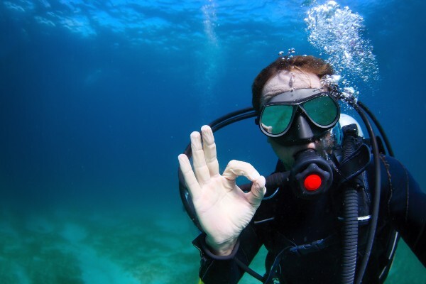 Golf ball diver